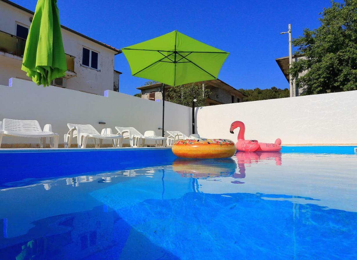 Apartment And Pool Nika Bibinje Exterior foto